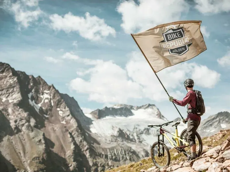 Bike Republic Sölden North Shore with alpine backdrop